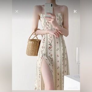 MOONSEA NEW🔥Floral Cream Dress with Slit Size L